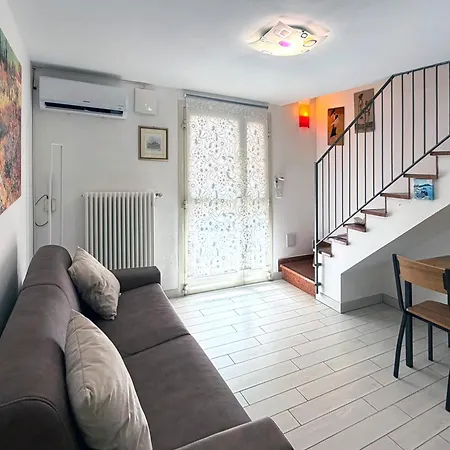 Guesthost - Historic Center Two-levels Flat X6 아파트 라벤나