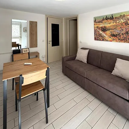 Guesthost - Historic Center Two-levels Flat X6 *