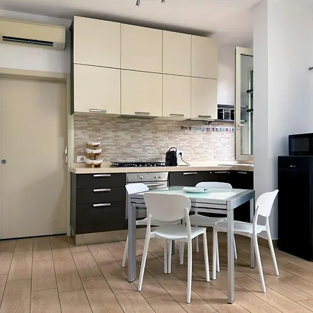 Guesthost - Historic Center Two-levels Flat X6 라벤나