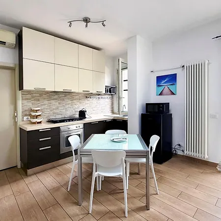 Guesthost - Historic Center Two-levels Flat X6 *
